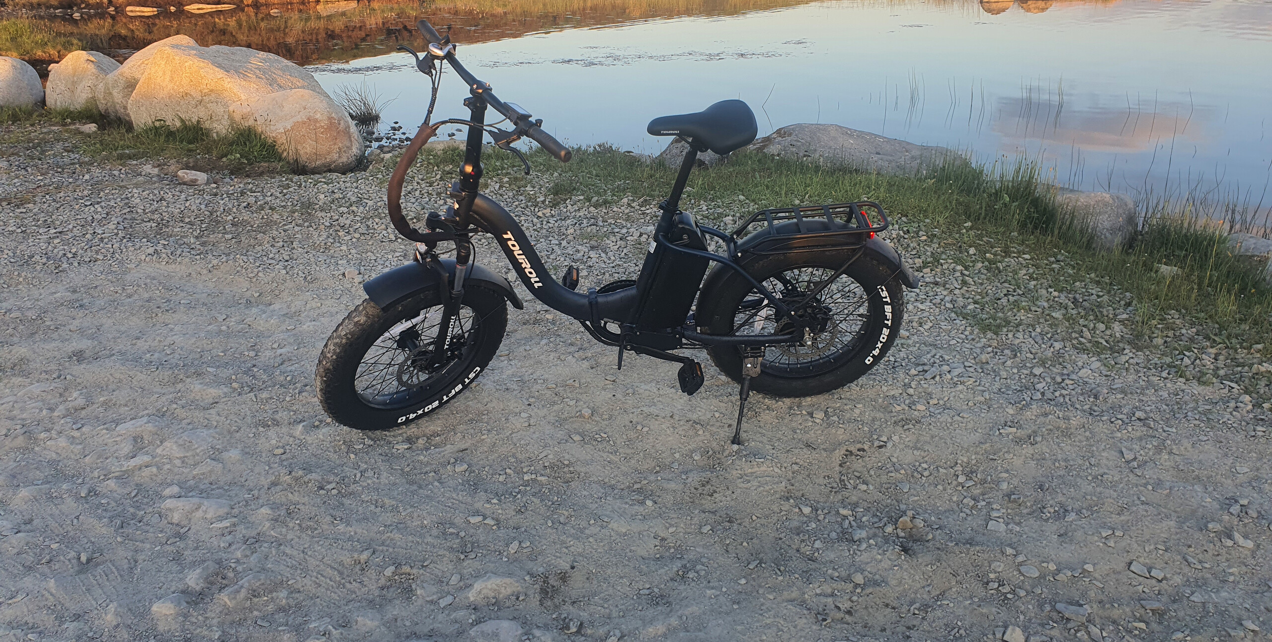 Najlepszy motocykl elektryczny poniżej 800 USD dzięki dobrym osiągom w terenie i dużemu zasięgowi - recenzja Touroll S2