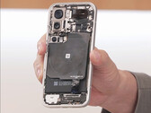 Pro Max będzie podobno wyposażony w największą baterię. Na zdjęciu: elementy wewnętrzne serii Xiaomi 17 Pro (źródło zdjęcia: Lu Weibing)