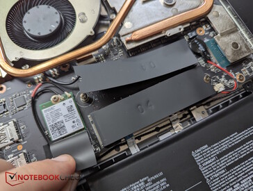 Moduł Wi-Fi i 2 gniazda SSD (1 zajęte)