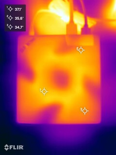 GMKtec NucBoc M7 Ultra podczas testu obciążeniowego (górna strona)