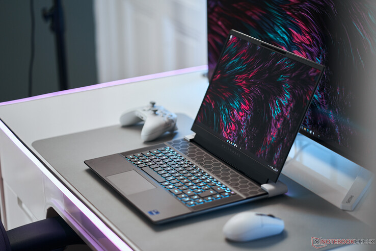 Alienware x16 R1 Alienware x16 R1