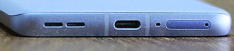 Dół: głośniki, port USB-C, mikrofon, gniazdo SIM