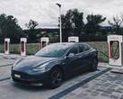 Zaparkowanie Tesli Model 3 w miejscu Supercharger zwykle oznacza konieczność naładowania elektrycznego samochodu (Image: Dario)