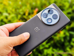 OnePlus 12 wkrótce zyska nowe funkcje AI na całym świecie. (Źródło obrazu: Notebookcheck)