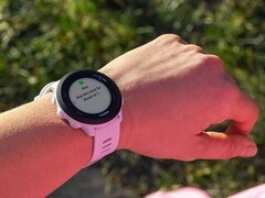 Garmin Forerunner 55 (na zdjęciu) otrzymuje nową aktualizację. (Źródło zdjęcia: Garmin)