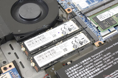 Obsługiwane są maksymalnie dwa wewnętrzne dyski SSD M.2 2280 PCIe4 x4 NVMe