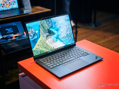 Nowy Lenovo ThinkPad X1 Carbon Gen 14 Aura Edition (źródło obrazu: Alexander Wätzel)