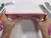 Czy iPad 10 może przetrwać? (Źródło: JerryRigEverything via YouTube)