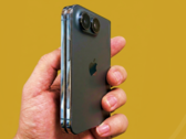 iPhone Ultra/Fold design mode - praktyczne zdjęcie.