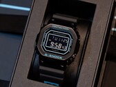 Zegarek Casio G-Shock GM-5600BWD-1 (na zdjęciu) został zaprojektowany we współpracy z Bamford Watch Department. (Źródło zdjęcia: Casio)