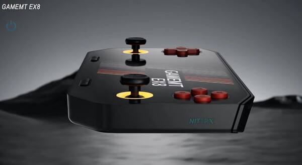 GameMT EX8 to dość gruby handheld. (Źródło obrazu: Nittrx)