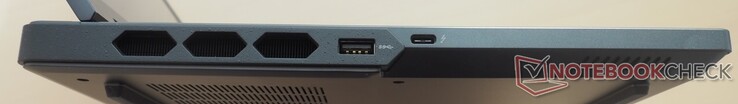 Po lewej: USB 3.2 Gen1 Type-A, USB 3.2 Gen2 Type-C (w tym DisplayPort 1.4 i 140 W Power Delivery)