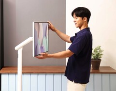 Samsung łączy Smart Monitor M7 z wszechstronną podstawką. (Źródło obrazu: Samsung)