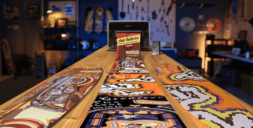 Drukarka UV E1 może drukować na materiałach o długości do 10 metrów.