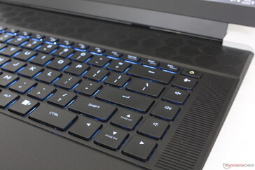 Pełnowymiarowe klawisze strzałek, w przeciwieństwie do większości innych laptopów, w których klawisze strzałek są często ciasne
