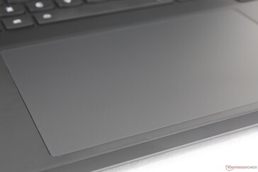 Bardzo duży clickpad z miękkim sprzężeniem zwrotnym po naciśnięciu