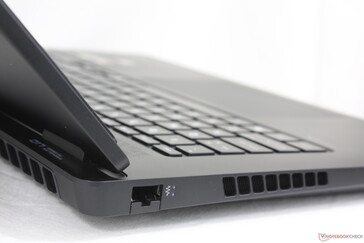 Pokrywa otwarta do maksymalnego kąta ~140 stopni