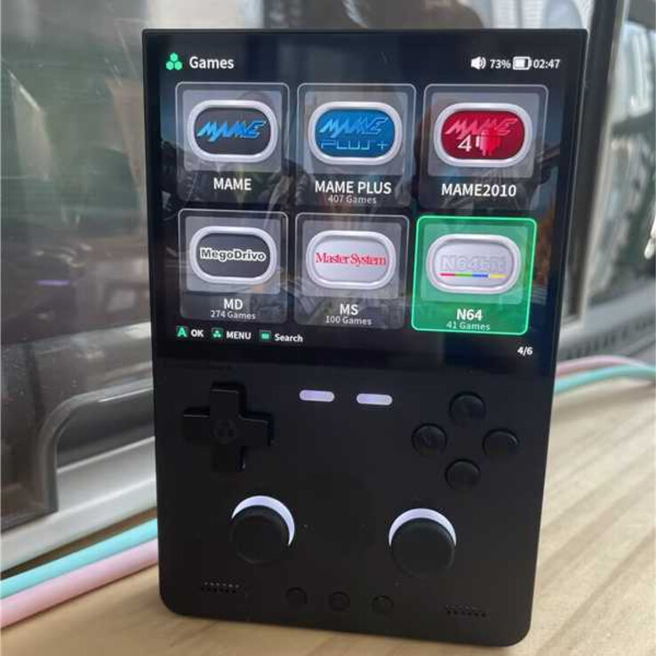 (Źródło zdjęcia: Jutleys of RG Handhelds via RetroDeadFred)