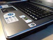 platforma Centrino Pro poparta kartą GF 8600M GT - Asus V1S to laptop dla biznesu z niemałymi aspiracjami rozrywkowymi