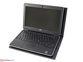 ThinkPad T440s i stojący na nim Latitude E7240