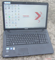 z bliska: Toshiba Satellite Pro C870