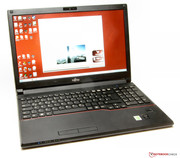 z bliska: Fujitsu LifeBook E554