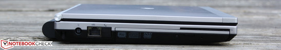 lewy bok: gniazdo zasilania, Ethernet, nagrywarka DVD, czytnik SmartCard