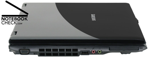 lewy bok: VGA, wylot wentylatora, USB, wejście mikrofonowe, wyjście słuchawkowe, ExpressCard