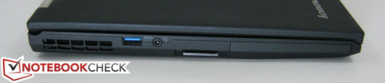 lewy bok: otwory wentylatora, USB 3.0, gniazdo audio, czytnik kart pamięci, zatoka dysku SATA (2,5", 7 mm)