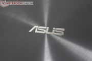 z bliska: Asus UX32VD