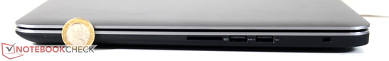 prawy bok: czytnik kart pamięci, USB 3.0, USB 2.0 (powered), gniazdo Noble Lock