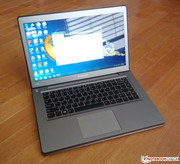 z bliska: Lenovo IdeaPad U400