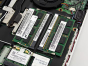 moduły pamięci operacyjnej, karta Wi-Fi (na zdjęciu Lenovo U160)
