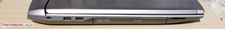 lewy bok: gniazdo blokady Kensingtona, 2 USB 3.0, napęd optyczny, czytnik kart pamięci