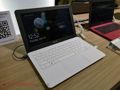 Asus EeeBook E202