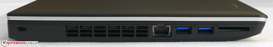 lewy bok: gniazdo blokady Kensingtona, wylot powietrza z układu chłodzenia, LAN, 2 USB 3.0, czytnik kart pamięci