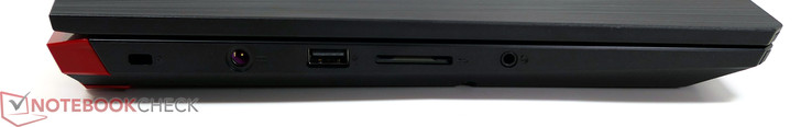 lewy bok: gniazdo linki zabezpieczającej, gniazdo zasilania, USB 2.0, czytnik kart pamięci, gniazdo audio
