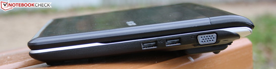 prawy bok: 2 USB 2.0, VGA