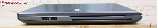 prawy bok: 2 USB 2.0, szczelinowy napęd optyczny (czytnik Blu-ray i nagrywarka DVD)