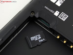 gniazdo microSD obok akumulatora