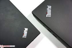 ThinkPad P70 (z prawej strony) i ThinkPad T400 (z lewej strony)