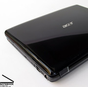 Aspire 5930G prezentuje się z zewnątrz elegancko – jak każdy laptop wykończony połyskliwym lakierem