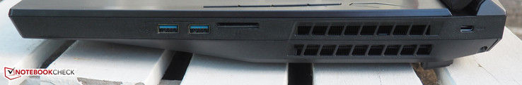 prawy bok: 2 USB 3.0, czytnik kart pamięci, gniazdo blokady Kensingtona