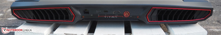 tył: LAN, mini DisplayPort, USB 3.1 Gen2 typu (z wsparciem Thunderbolt 3), HDMI, gniazdo zasilania