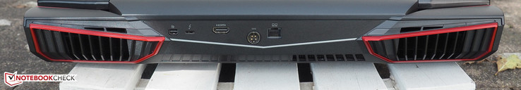 tył: mini DispayPort, USB 3.1 Gen2 (i Thunderbolt 3), HDMI, gniazdo zasilania, RJ45 (LAN)
