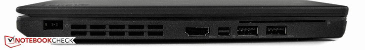 lewy bok: gniazdo zasilania, wylot powietrza z układu chłodzenia, wyjście HDMI, mini DisplayPort, 2 USB 3.0, czytnik SmartCard
