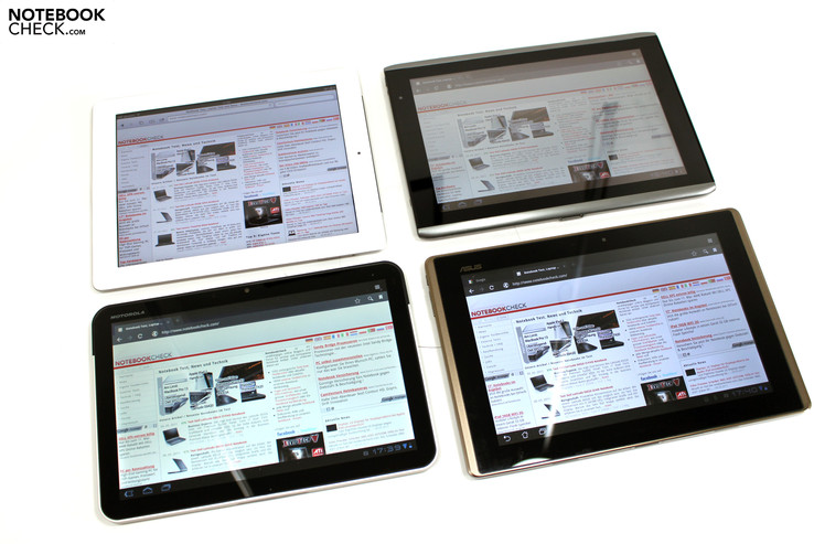 Apple iPad 2 (u góry z lewej), Acer Iconia Tab A500 (u góry z prawej), Motorola Xoom (u dołu z lewej) i Asus Transformer Eee Pad TF101 (u dołu z prawej)