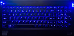 klawiatura podświetlona na niebiesko