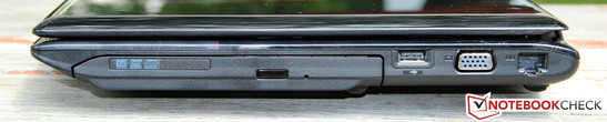 prawy bok: napęd optyczny (DVD), USB 2.0, VGA, LAN (Gigabit Ethernet)