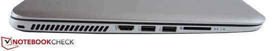 lewy bok: gniazdo blokady Kensingtona, wylot powietrza z układu chłodzenia, HDMI, 2 USB 3.0, czytnik kart pamięci